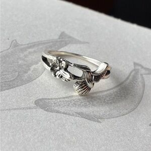 Silver tone hummingbird size 9-10